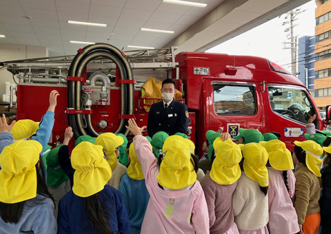 1.2.3 たこあげ大会 節分 消防署見学 おひな祭り お別れ会 卒園式